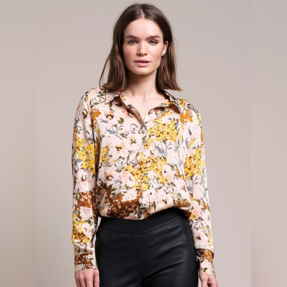 🌼ZARA🌼 Floral Plisse Button-Down Blouse, Size M - Picture 3 of 10